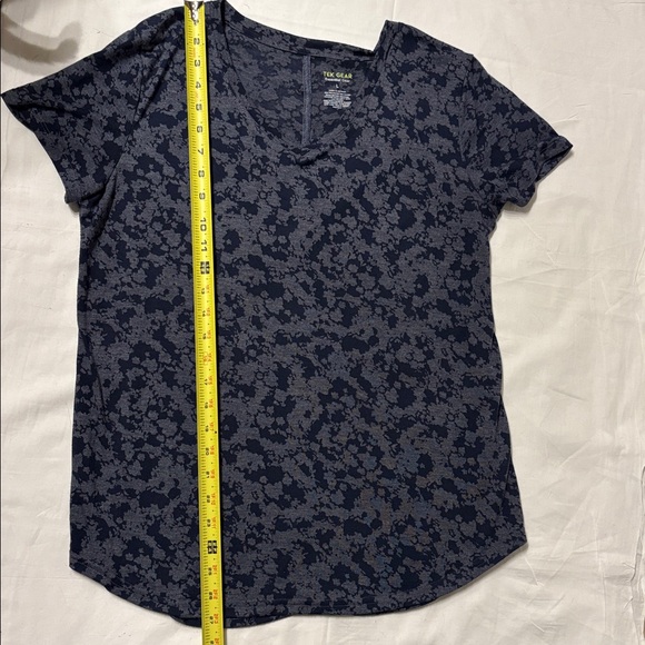 Tek Gear Athleisure Essential Gear Gray/Navy Geometric Short Sleeve Top SZ L - Picture 3 of 6